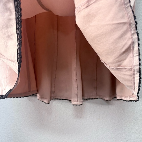 Express 100% Silk Blush Pink A-Line Midi Skirt Black Trim Bow Size 2 - Picture 7 of 10